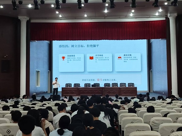 皇创智能与重庆工商学校签署定向培训协议 共筑智能家居人才梯队！