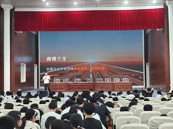 皇创智能与重庆工商学校签署定向培训协议 共筑智能家居人才梯队！